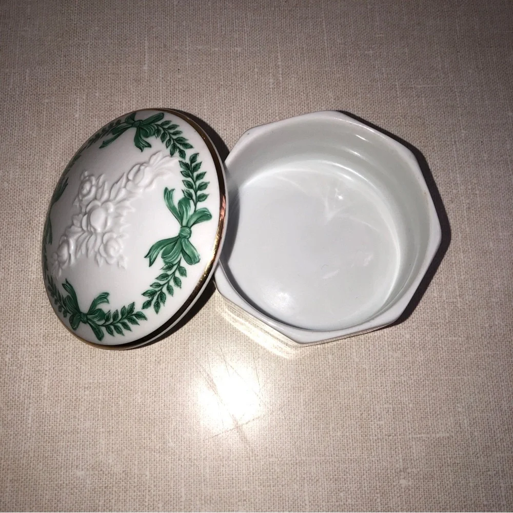 Vintage Trinket Box‎ Jewelry storage green white and gold color